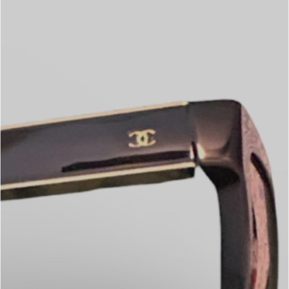 CHANEL Elegant Black and gold trim Sunglasses with accessories FLAWLESS - Picture 13 of 16